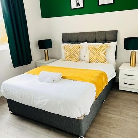 Coastal Luxury Home In マーゲイト エクステリア 写真