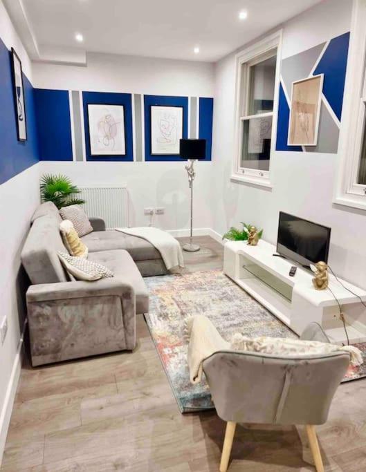 Coastal Luxury Home In マーゲイト エクステリア 写真